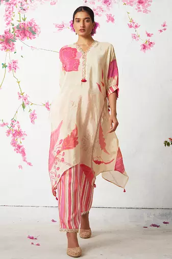 Pink embroidered crepe kurta set