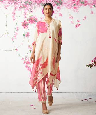 Pink embroidered crepe kurta set 1