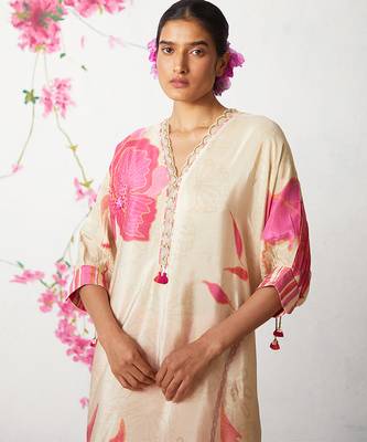 Pink embroidered crepe kurta set 5