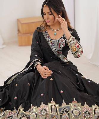 BLACK EMBROIDERY SILK BLEND LEHENGA SET CHOLI WITH DUPATTA 2