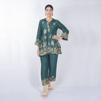 Green embroidered linen kurta set 1
