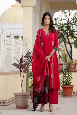 pink floral printed cotton kurta trouser and dupatta set 4