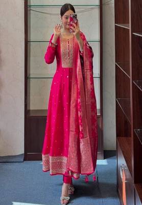 red floral embroidered silk blend kurta trouser and dupatta set 4