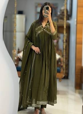 green floral embroidered cotton kurta trouser and dupatta set 1