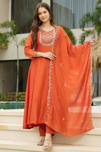Women ethnic motifs embroidered regular thread work kurta with trousers & with dupatta