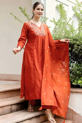 Women ethnic motifs embroidered regular thread work kurta with trousers & with dupatta