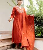 Women ethnic motifs embroidered regular thread work kurta with trousers & with dupatta