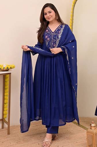 Women floral embroidered panelled thread work kurta with trousers & with dupatta