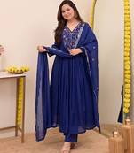 Women floral embroidered panelled thread work kurta with trousers & with dupatta