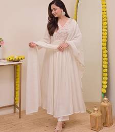 Women floral embroidered panelled thread work kurta with trousers & with dupatta