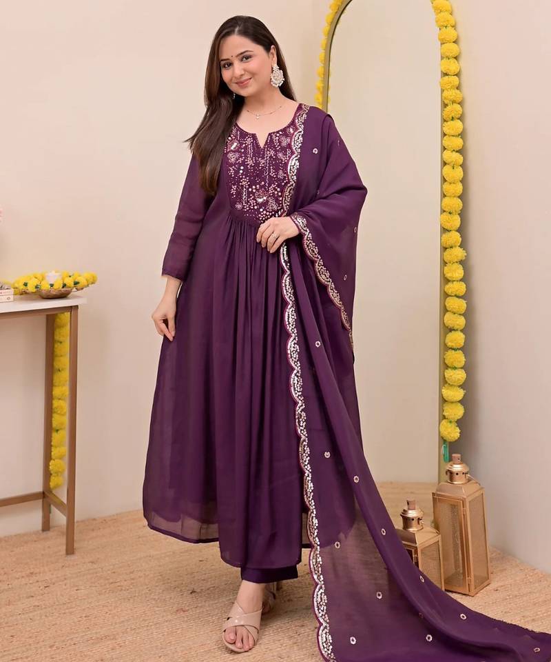 Women floral embroidered panelled thread work kurta with trousers & with dupatta