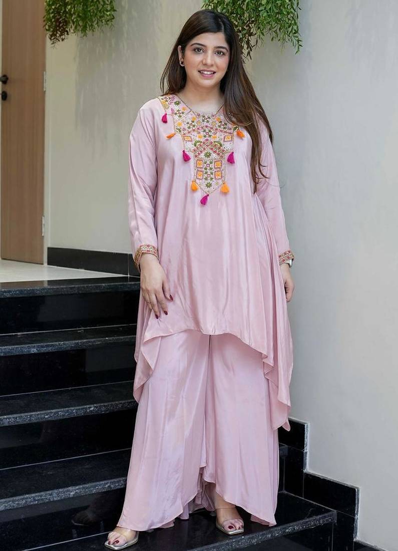 Women ethnic motifs embroidered regular thread work kurta with palazzos
