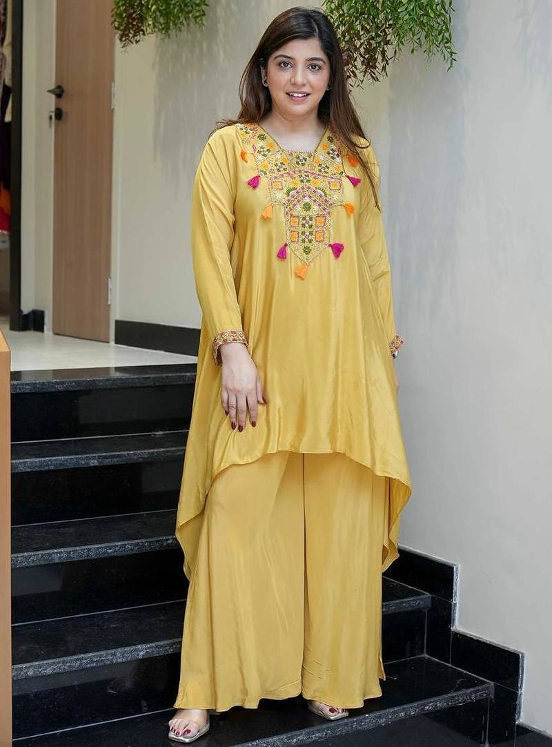 Women ethnic motifs embroidered regular thread work kurta with palazzos