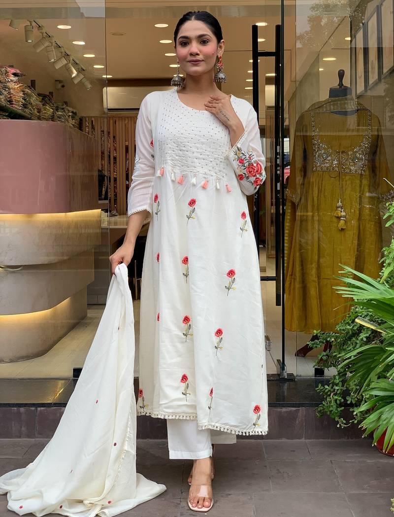 Women ethnic motifs embroidered regular thread work kurta with trousers & with dupatta