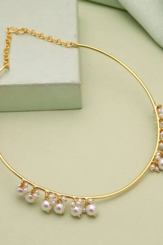 White color amrapali hansli necklace