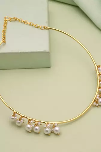 White color amrapali hansli necklace