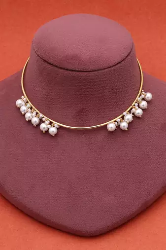 White color amrapali hansli necklace