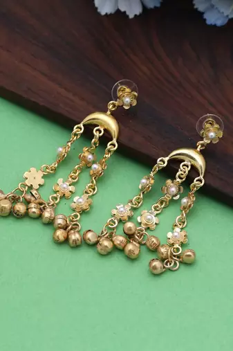 Gold color amrapali earrings