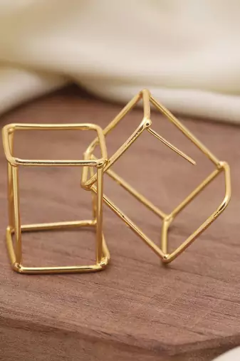 Gold color amrapali earrings