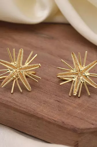 Gold color amrapali earrings