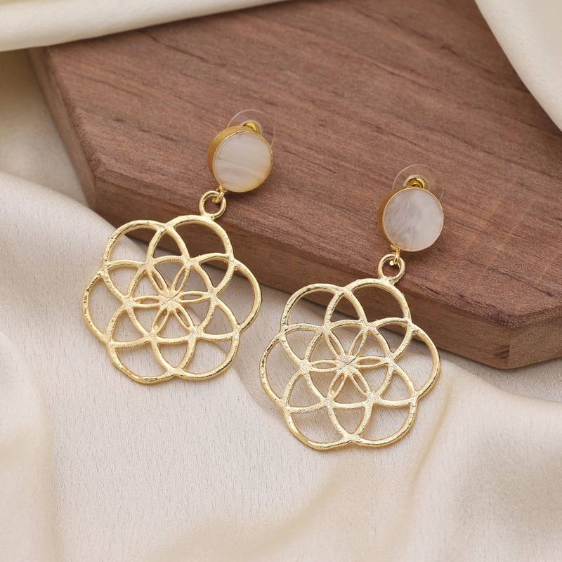 White color amrapali earrings