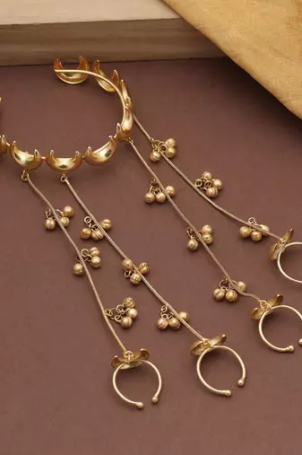 Gold color hath phool