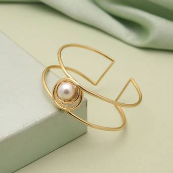 White color gold plated bracelet 1