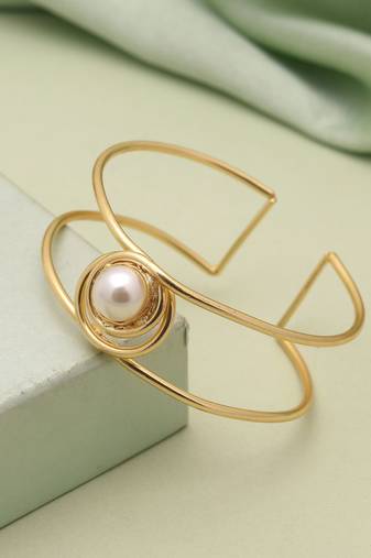 White color gold plated bracelet