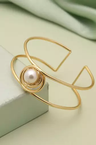 White color gold plated bracelet