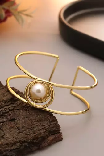 White color gold plated bracelet