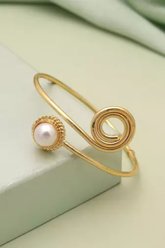 White color gold plated bracelet