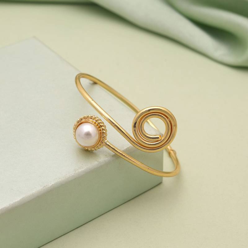 White color gold plated bracelet