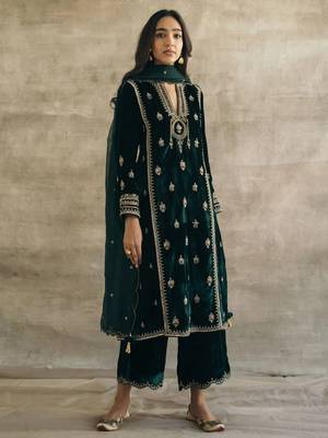 Bottle green velvet heavy thread embroidery work kurta pant set 1