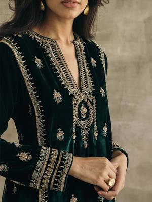 Bottle green velvet heavy thread embroidery work kurta pant set 4