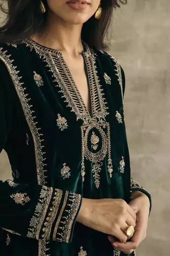 Bottle green velvet heavy thread embroidery work kurta pant set