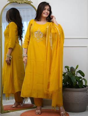 Yellow chanderi heavy thread embroidery work kurta pant set 2