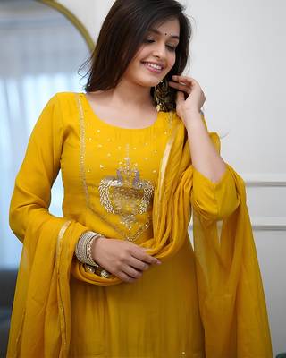 Yellow chanderi heavy thread embroidery work kurta pant set 3