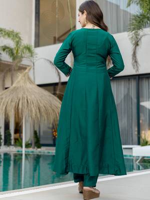 Green chinon heavy thread embroidery work kurta pant set 3