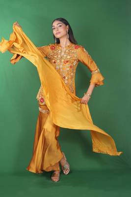 Yellow embroidered satin kurta set 3