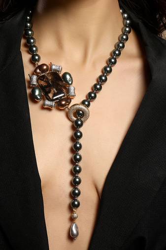 Gold plated kundan black stones necklace