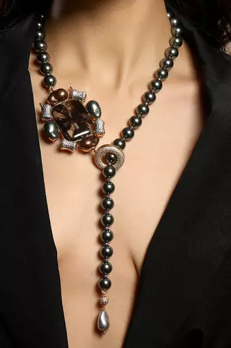 Gold plated kundan black stones necklace