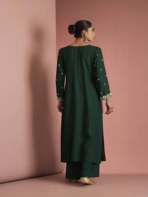 dark green katan silk kurta pant set with organza dupatta 5