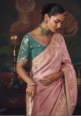 Pink zari woven silk blend embroidered border saree 3
