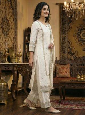 White golden-work cotton kurta set with embroidered dupatta 4