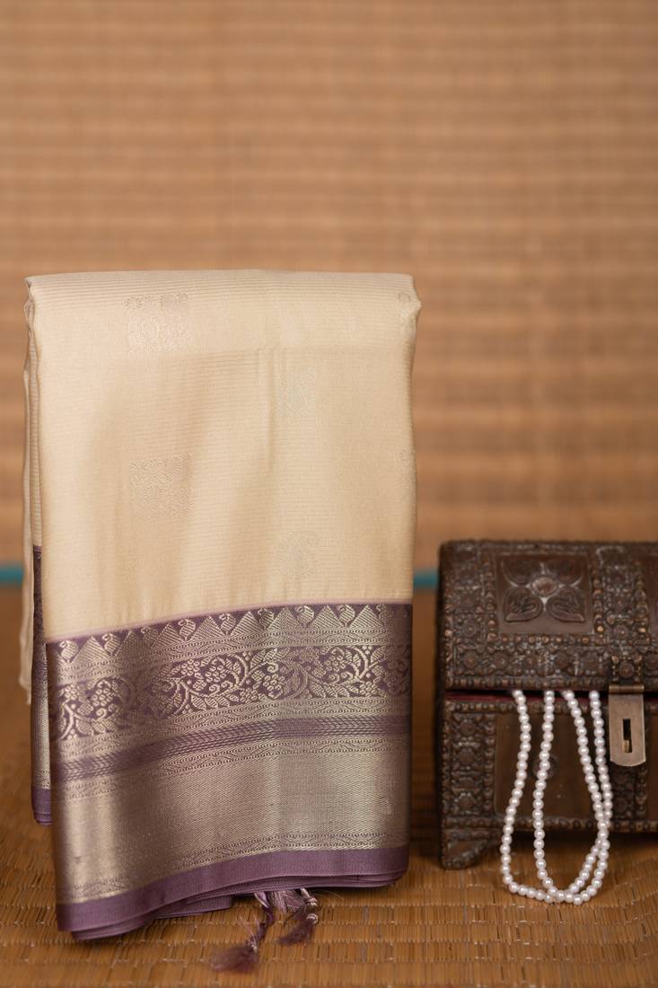 Dusky white and dusky lavender vairaoosi soft silk saree