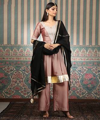 Pink embroidered kurta set 1