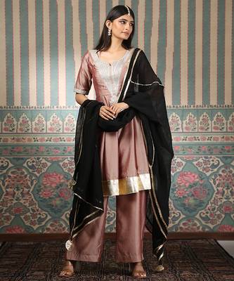 Pink embroidered kurta set 2
