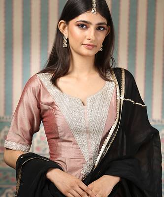 Pink embroidered kurta set 3