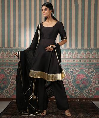Black embroidered anarkali set 3