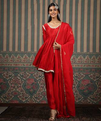 Red embroidered kurta set 2